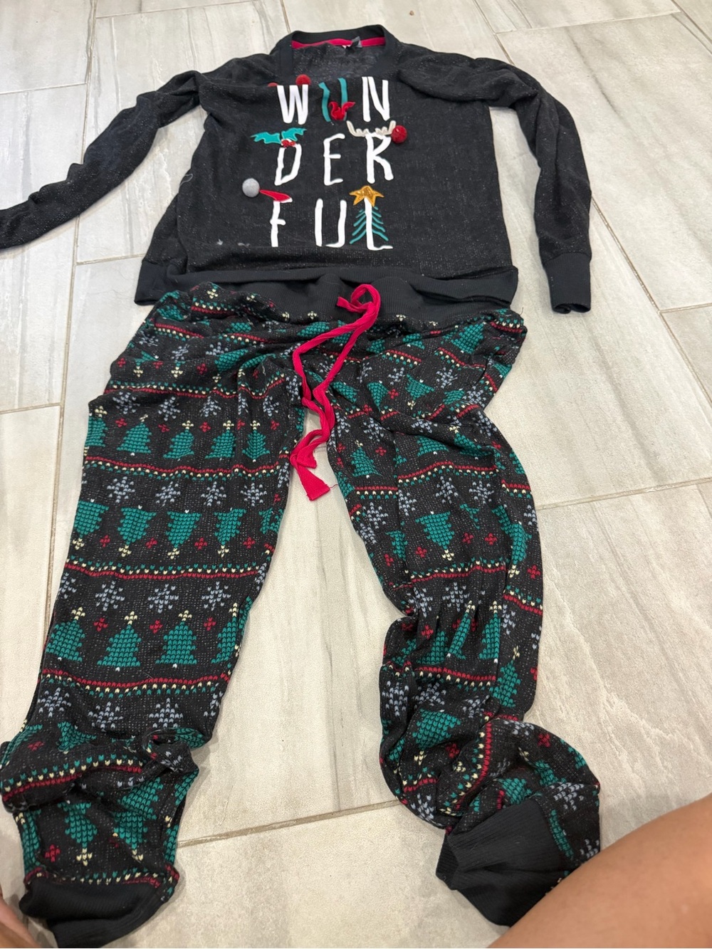 NWOT woman's Black 'WONDERFUL' Holiday Pajama Set with Green Tree Print